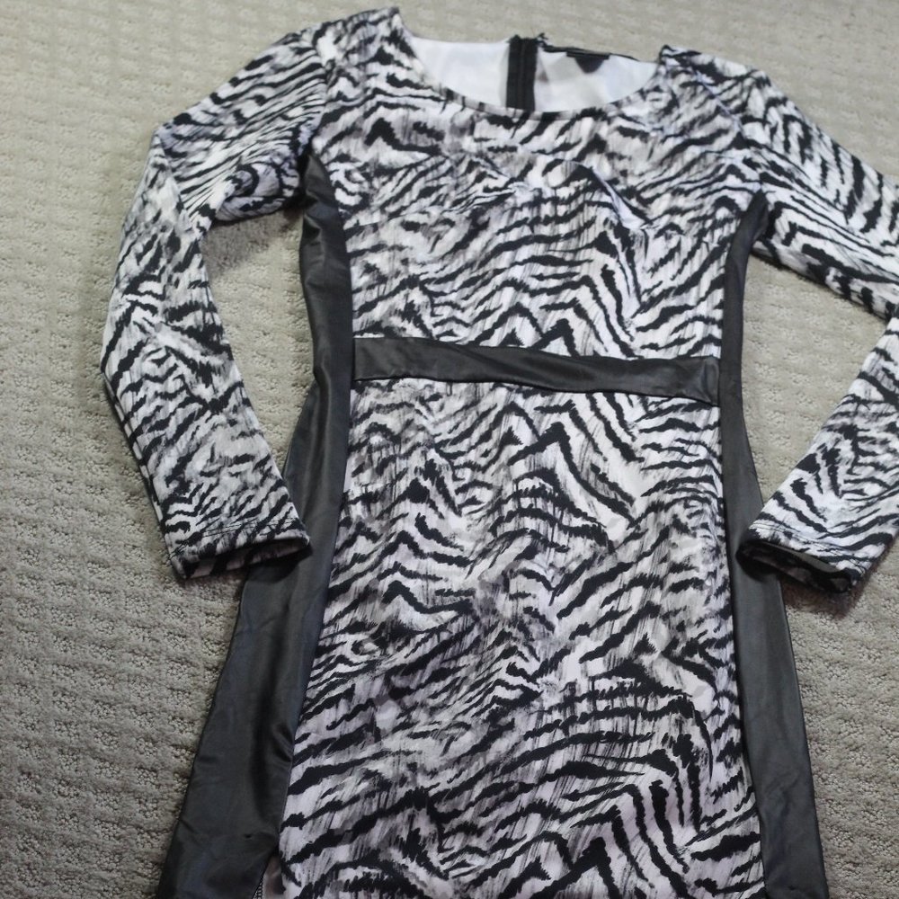 Kardashian Kollection Size Small Black and Grey Bodycon Dress